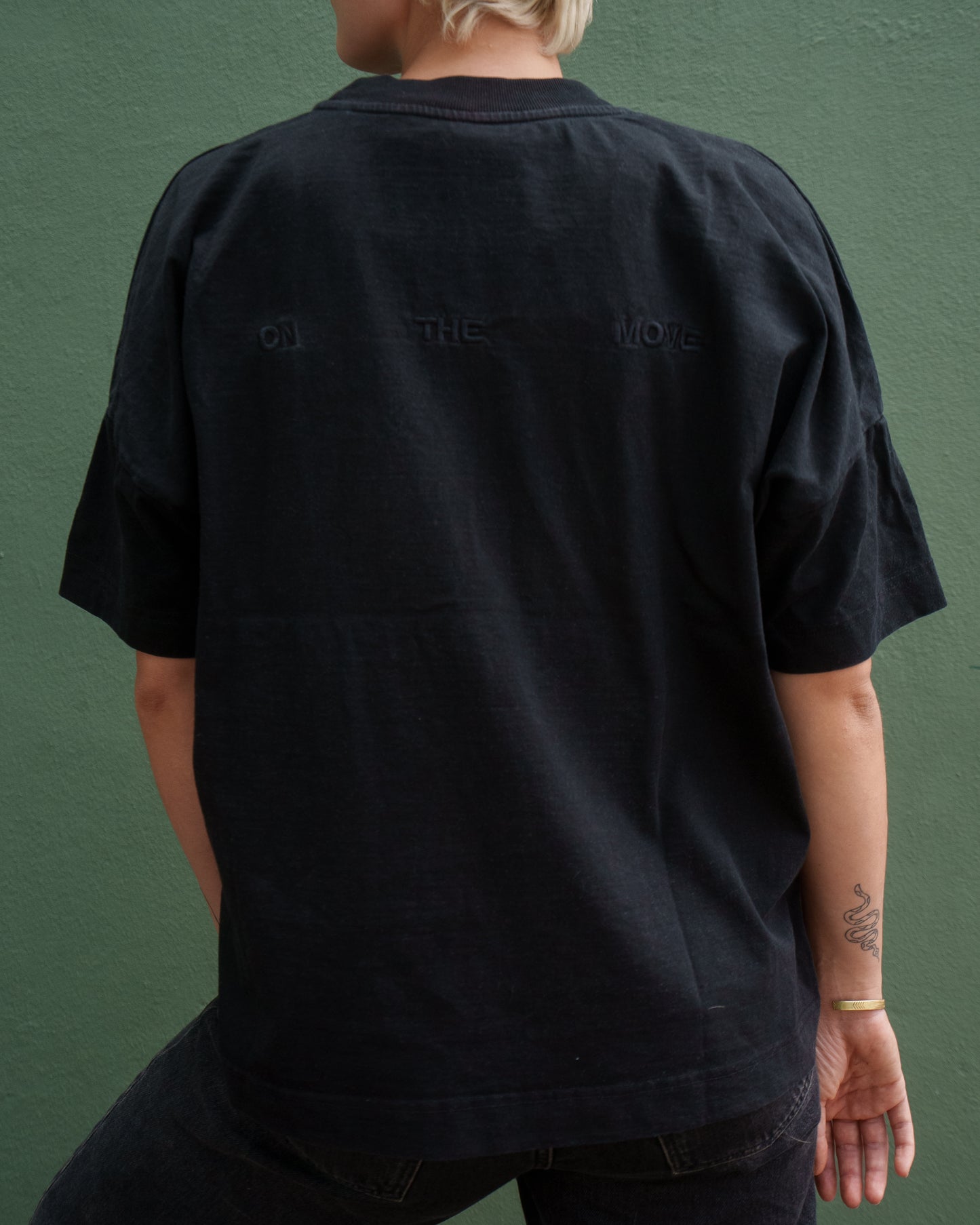 T-Shirt "Schwarz" - ALWAYS ON THE MOVE