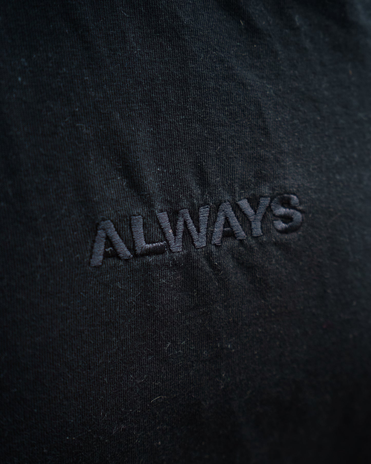 T-Shirt "Schwarz" - ALWAYS ON THE MOVE